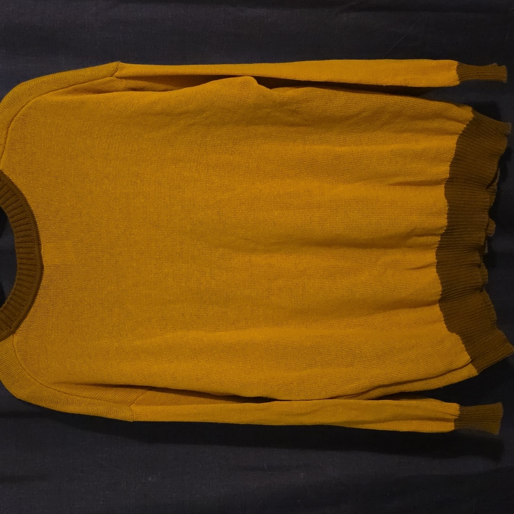 Winnie the Pooh Yellow Sweater - Picture 3 of 4